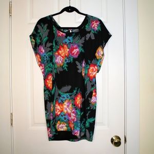 NWOT Floral Beach cover up tunic M/L